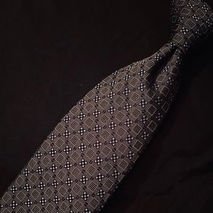 David Donahue 100% Silk Tie.
